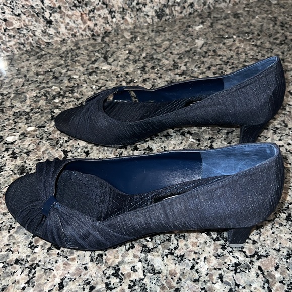 Coldwater Creek - Asymmetric Pleated Pump - Navy - BNWT - Picture 7 of 12